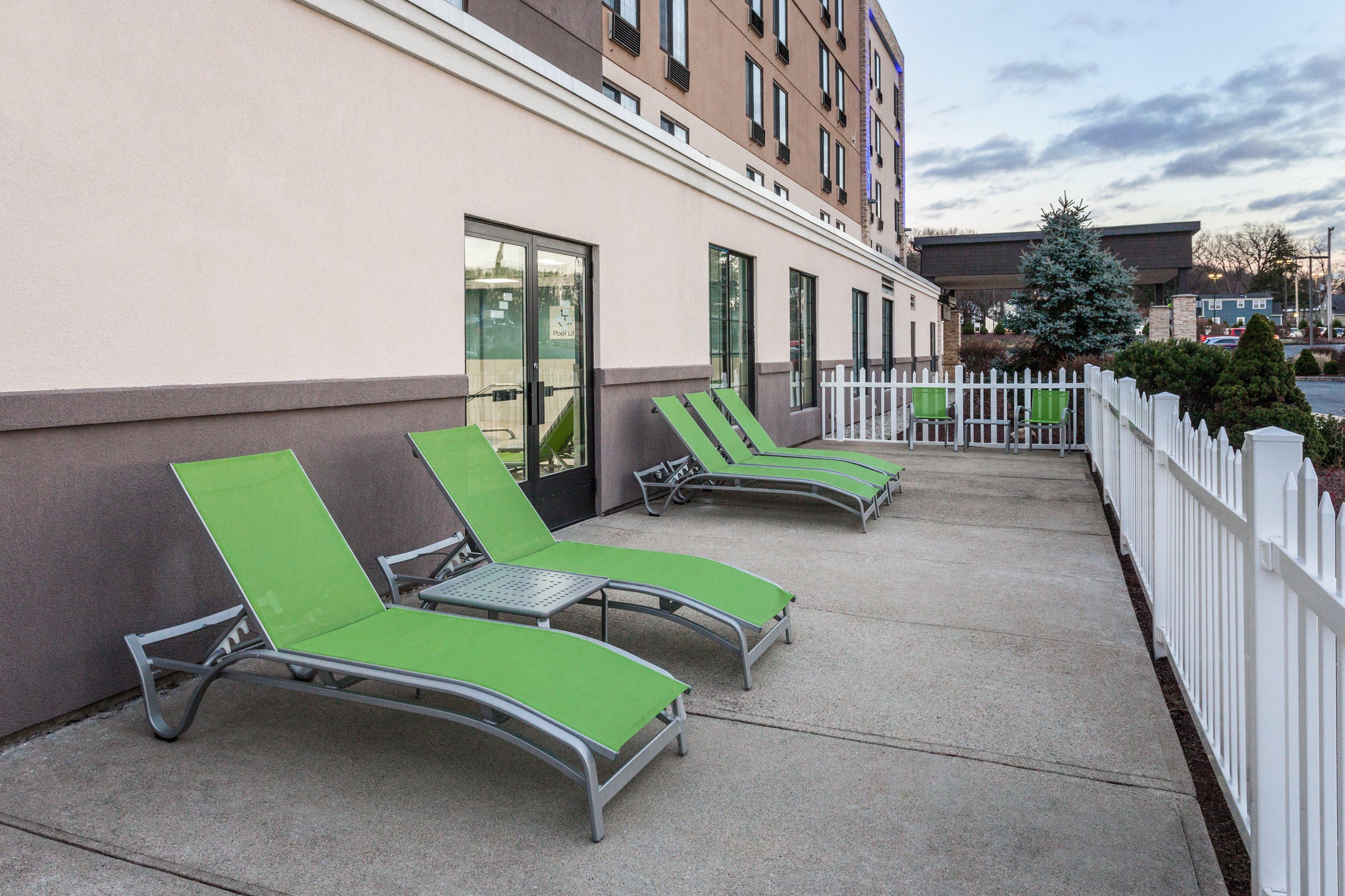 Holiday Inn Express Hotel & Suites Providence-Woonsocket By Ihg Exterior foto
