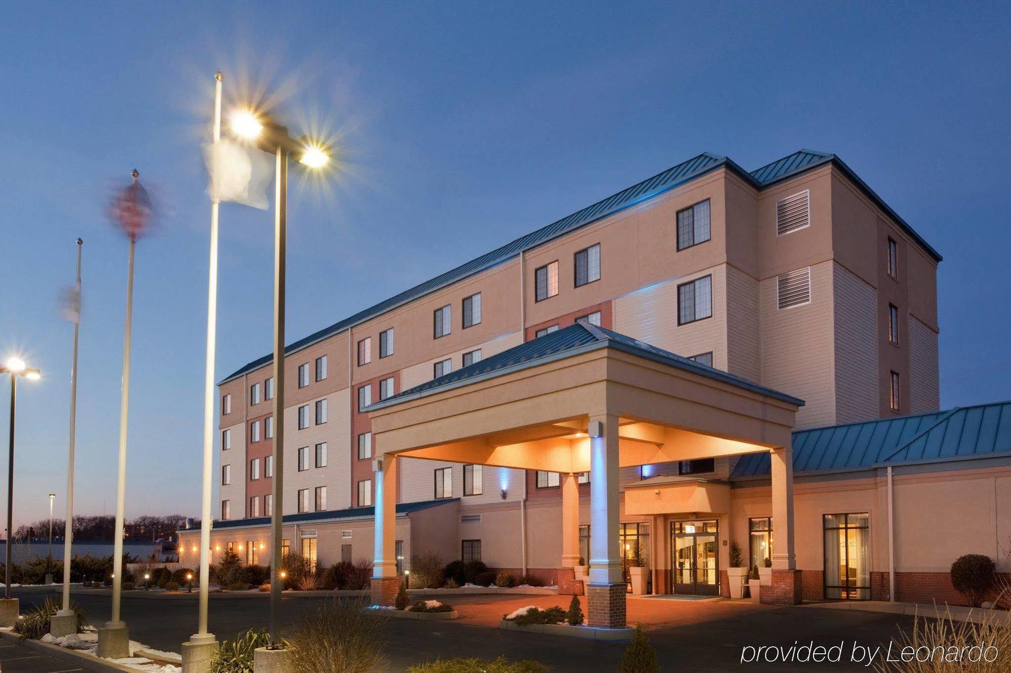 Holiday Inn Express Hotel & Suites Providence-Woonsocket By Ihg Exterior foto
