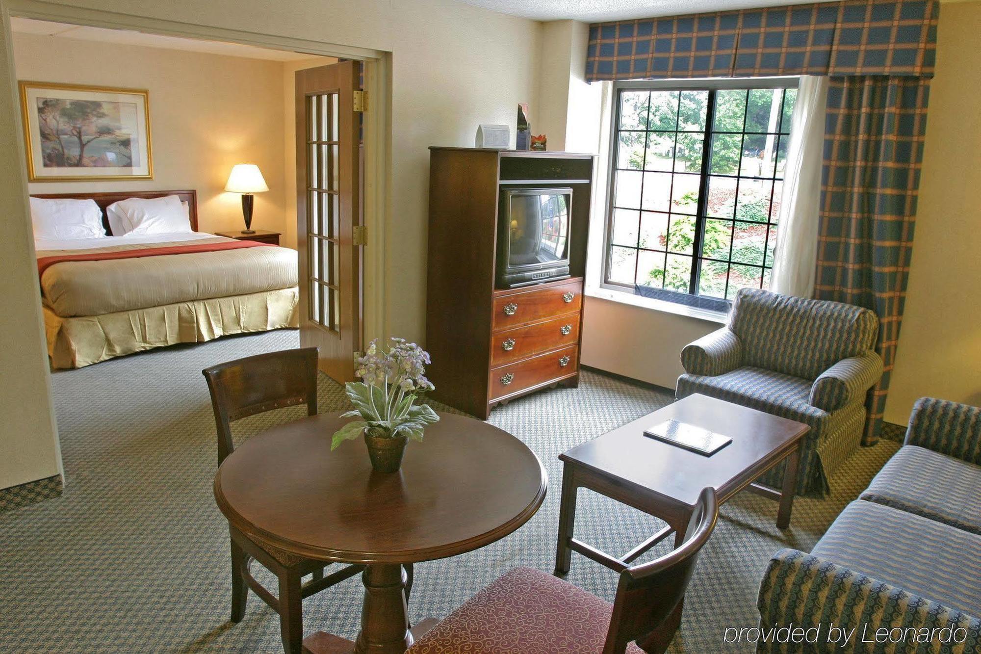 Holiday Inn Express Hotel & Suites Providence-Woonsocket By Ihg Habitación foto