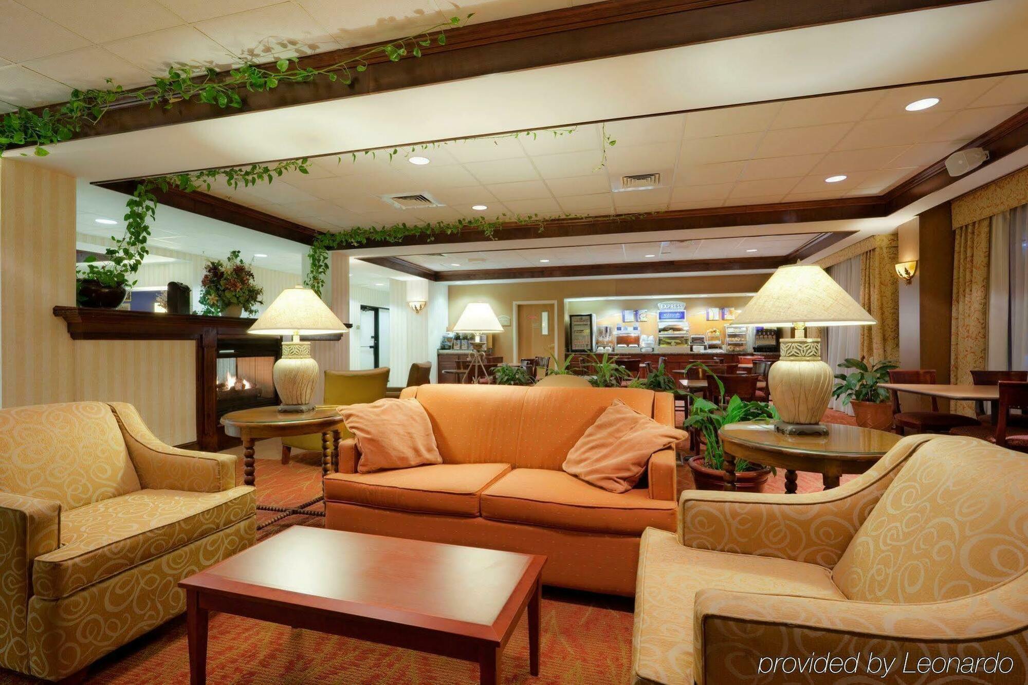 Holiday Inn Express Hotel & Suites Providence-Woonsocket By Ihg Exterior foto